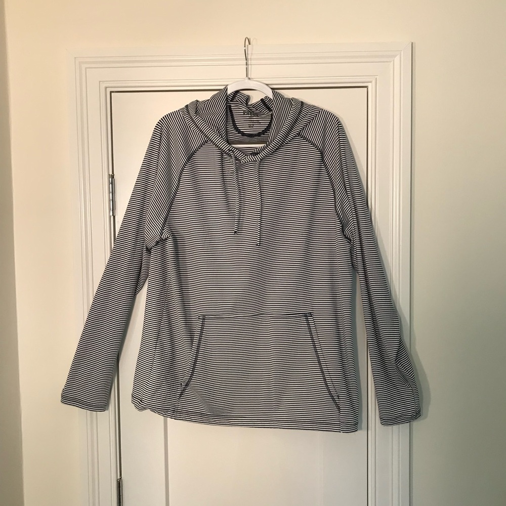 Rhône lightweight hoodie